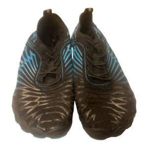 water shoes size 8  in black and aqua and Muezna aqua yoga socks.